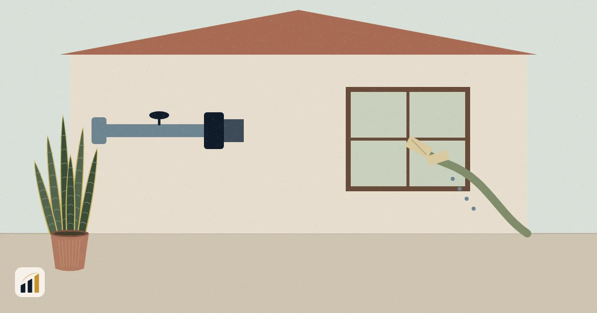 Fachada de casa com uma conexão instalada na parede e uma mangueira improvisada na janela.